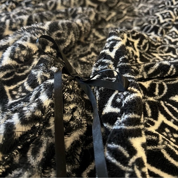 VERA BRADLEY Concerto L XL Hooded Fleece Midi Robe Black White Geometric Tie - Picture 5 of 12